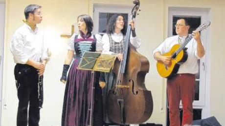 Die „Schwäbische Franzosenmusik“ aus dem Landkreis Günzburg spielte in Reistingen beim Wirt auf. 