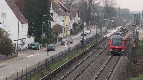 Entlang der Bahnlinie soll an der Donauwörther Straße in Bäumenheim möglicherweise durch die Bahn ein Lärmschutz installiert werden. Doch das kann noch dauern. 