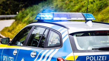 Die Polizei Neuburg sucht Zeugen für eine Drogenfahrt auf der B16 zwischen Neuburg und Oberhausen. 
