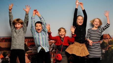 In jedem Alter ein Grund zum Feiern: Constantin, Kilian, Lara, Carla und Finja aus der Grundschule Friedberg-Süd sind dabei.