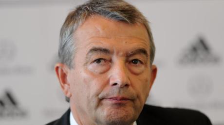 DFB-Präsident Wolfgang Niersbach will, dass Deutschland zu den WM-Titelfavoriten gehört. 