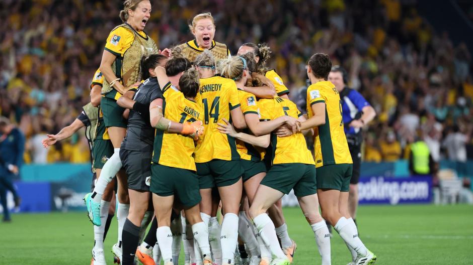 Australiens Fußballerinnen stehen nach einem dramatischen Elfmeterschießen gegen Frankreich im WM-Halbfinale.