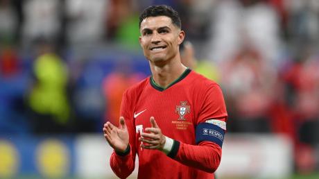 Portugals Cristiano Ronaldo feiert den Sieg gegen tapfere Slowenen nach dem  Elfmeterschießen. 