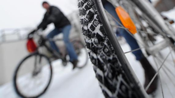 Fahrrad fahren bei Schnee: So kommen Sie unfallfrei ans Ziel