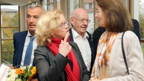 Die Frauen im Vorder-, die Männer im Hintergrund: (von links) SPD-Landeschefin Natascha Kohnen, Bundesjustizministerin Katarina Barley, Günzburgs Oberbürgermeister Gerhard Jauernig und sein Vorgänger Rudolf Köppler. 	