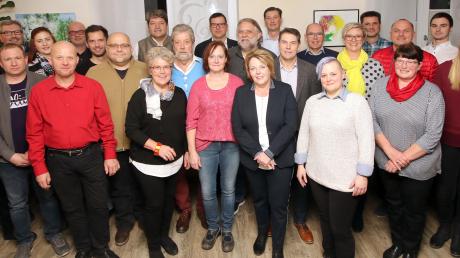 Diese Frauen und Männer gehören zu den Liberalen, die dem künftigen Kreistag angehören wollen. Die FDP strebt trotz größerer Konkurrenz fünf Mandate an. Bislang sind es vier. 	