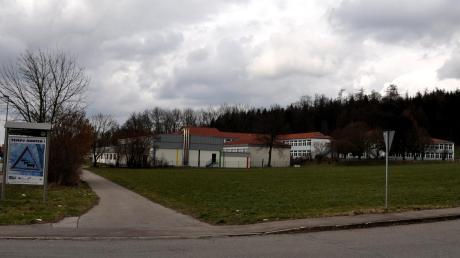 Auf dem zentral zwischen Buch und Obenhausen gelegenen Grundstück südlich der Bucher Schule soll ein Kindergarten entstehen. Fünf Gruppen für Mädchen und Buben aus Buch und Obenhausen sowie eine Kinderkrippe mit 16 Plätzen sollen dort einmal untergebracht werden. 	