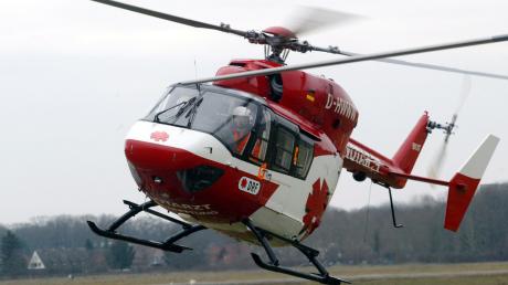 Mit einem Rettungshubschrauber wurde der 13-Jährige nach Augsburg ins Klinikum gebracht.