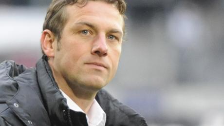 Augsburgs Trainer Markus Weinzierl wurde wegen unsportlichen Verhaltens bestraft.