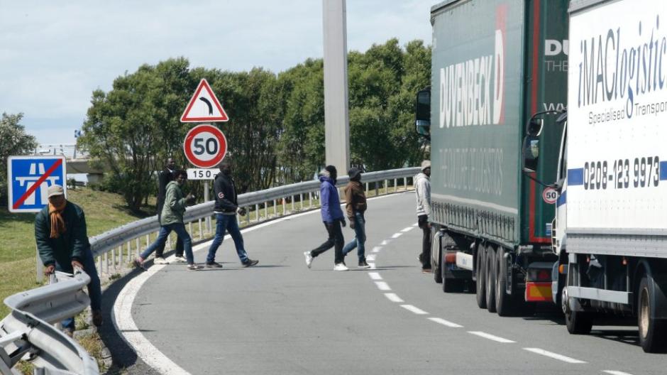 Frankreich Eurotunnel Lkw Fahrer Wollen Wegen Fluchtlingen Arbeit Verweigern Augsburger Allgemeine