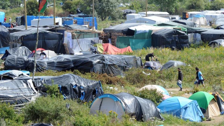 Fluchtlinge Das Leben Im Fluchtlingslager Vor Dem Eurotunnel In Calais Augsburger Allgemeine
