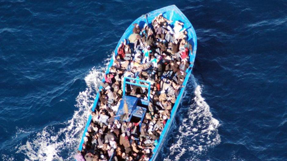 Griechenland: Küstenwache entdeckt totes Kleinkind auf Flüchtlingsboot ...
