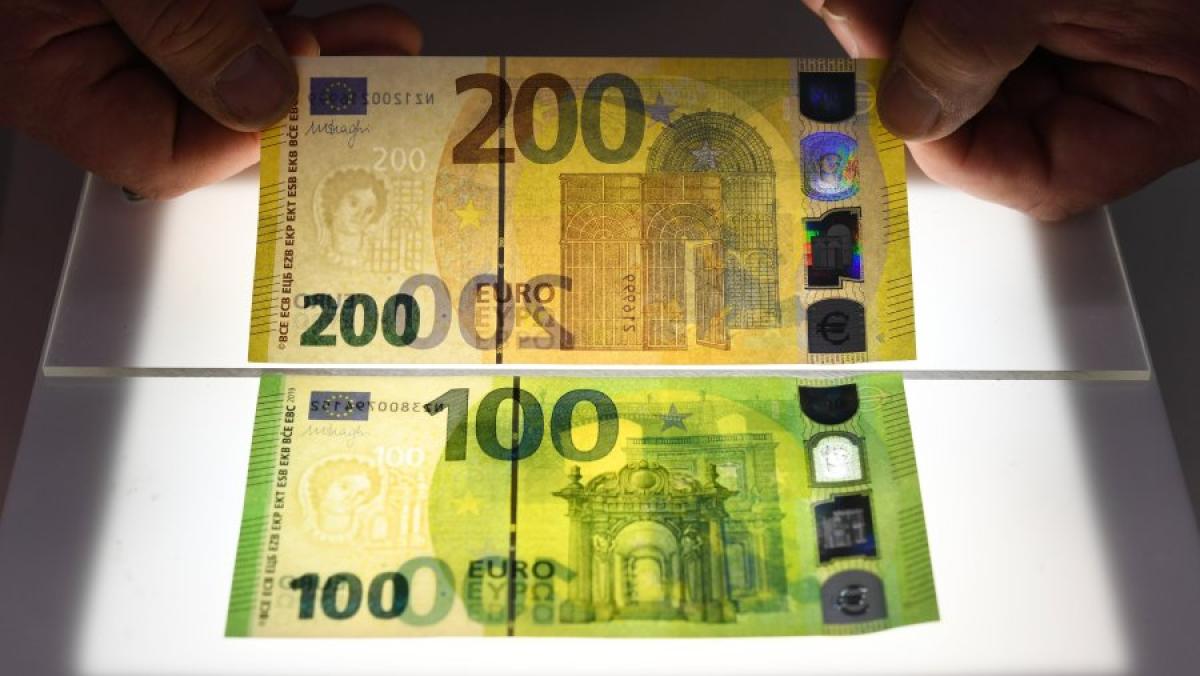 Neue Banknoten So Sehen Die Neuen 100 Und 0 Euro Scheine Aus Augsburger Allgemeine
