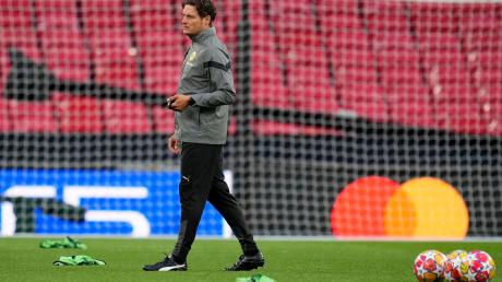 Dortmunds Cheftrainer Edin Terzic beim Abschlusstraining im Wembley-Stadion.