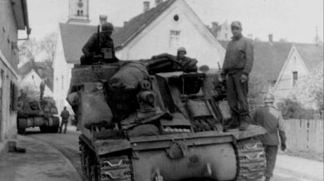 Das Kriegsende 1945: Das Foto zeigt den Einmarsch der Amerikaner in Krumbach. 