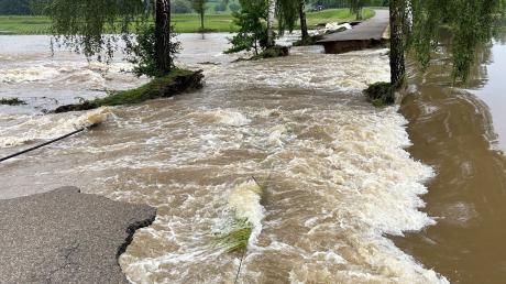 Massive Schäden an Straßen und Brücken verursachte das Hochwasser in Wiesenbach. 