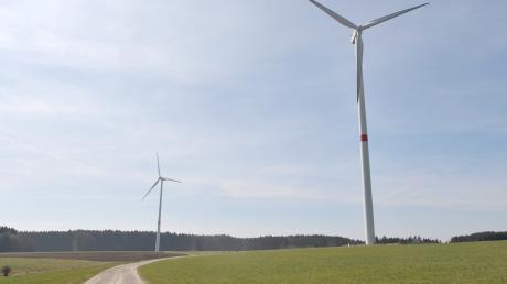 Windkraft, hier die Anlage in Menhofen, ist derzeit Thema in der Gemeinde Utting. Jetzt ist eine Windkümmerin mit an Bord. 