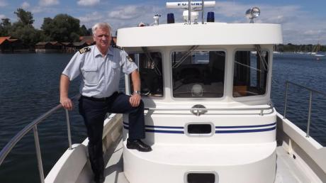 Manfred Ernst als Wasserschutzpolizist auf dem Polizeiboot WSP 7. 	 	