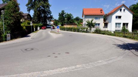 Eine Rennpiste, die auf 30 Stundenkilometer beschränkt werden sollte? In Greifenberg sehen dies nicht alle so, bei der Bürgerversammlung wurde ein entsprechender Antrag für die Bahnhofstraße abgelehnt. 