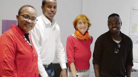 Sylvia Wachira, Nur Mohammed und Jamoh Karis (von links) trafen sich anläßlich des Internationalen Landjugendseminars mit Ruth Paulig. Sie hat mit ihrem Verein Promotion Africa , der TU Münchenn und der Uni Augsburg eine Handwerkerschule in Nairobi aufgebaut.