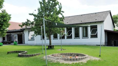 Die Alte Schule, in der seit einiger Zeit auch der Gemeinderat Greifenberg tagt, wird im Innenbereich saniert. 