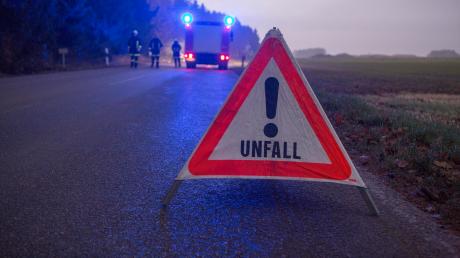 Bei einem Unfall am späten Freitagabend zwischen Igling und Kaufering wurde ein 18-jähriger Motorradfahrer aus Reichling schwer verletzt.