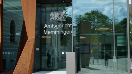 Zwei Männer aus Ettringen im Alter von 20 und 18 Jahren mussten sich wegen Brandstiftung vor dem Amtsgericht Memmingen verantworten.