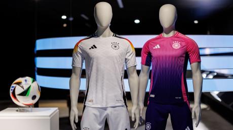 Noch bis Ende 2026 rüstet Adidas den DFB aus. Danach übernimmt Nike.