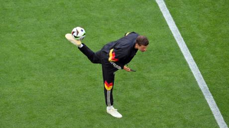 Hatte schon vor dem Anpfiff einen besonderen Auftritt auf dem Rasen des Münchner EM-Stadions: Thomas Müller.