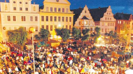 In acht Tagen beginnt das 21. Neuburger Schlossfest. Während in der Oberen Altstadt Tausende Gäste feiern, arbeiten im Hintergrund die Verantwortlichen, damit das auch so bleiben kann. Für verschiedene Katastrophenszenarien wurden Notfallpläne erarbeitet.  
