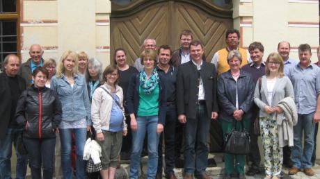 Diese Ehekirchener haben sich zusammen mit Bürgermeister Günter Gamisch an der Dorfentwicklungsschule in Thierhaupten Gedanken zur Zukunft ihrer Gemeinde gemacht. 
