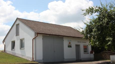 Das Feuerwehrhaus in Nähermittenhausen hat auch einen Mannschaftsraum, den der Verein weiterhin nutzen könnte. Was aus den Gerätschaften der Feuerwehrler nach deren Auflösung wird, ist derzeit noch unklar. 