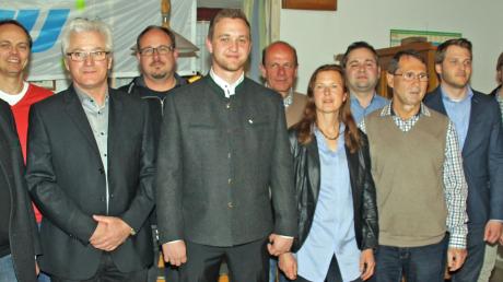 Marco Stemmer (Fünfter von links) ist der neue Vorsitzende des unter der Leitung von Kreisvorsitzenden Alfred Lengler (links) neu gewählten Vorstandes des CSU-Ortsverbandes Königsmoos. 	