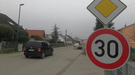 Die 30er-Schilder in der Windener Straße in Lichtenau werden wohl abgebaut werden müssen. 