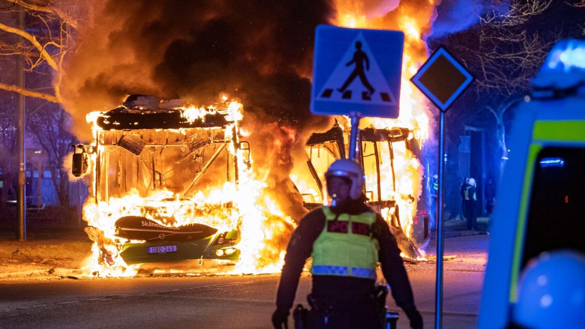 #Extremismus: Weitere Krawalle in Schweden: Drei Verletzte durch Schüsse