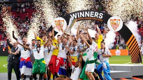 Die Europa League ist seit Sommer in der Saison 2023/24. Alles was Sie dazu wissen müssen finden Sie hier. In der letzten Saison hat der FC Sevilla sich die Trophäe gesichert.