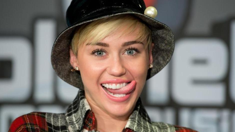 940px x 528px - Schon wieder: Miley Cyrus nackt?: Lukratives Angebot: Bekommt Miley Cyrus  einen eigenen Porno? | Augsburger Allgemeine