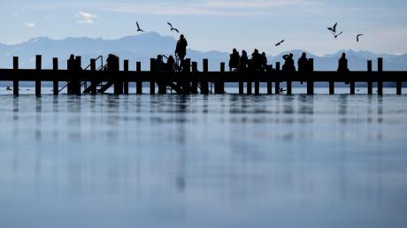 In den kommenden Tagen kann man den Sonnenschein genießen - wie hier etwa, am Starnberger See.