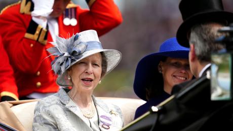Prinzessin Anne am dritten Tag der Royal-Ascot-Rennwoche in einer offenen Kutsche.