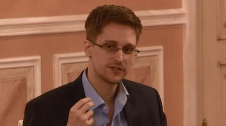 Politiker von SPD, Grünen und Linkspartei fordern für den Informanten Snowden Asyl in Deutschland.