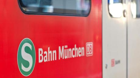 Am Bahnhof in Herrsching wurden drei Sprayer gestellt, als sie eine S-Bahn mit Graffiti besprühten.