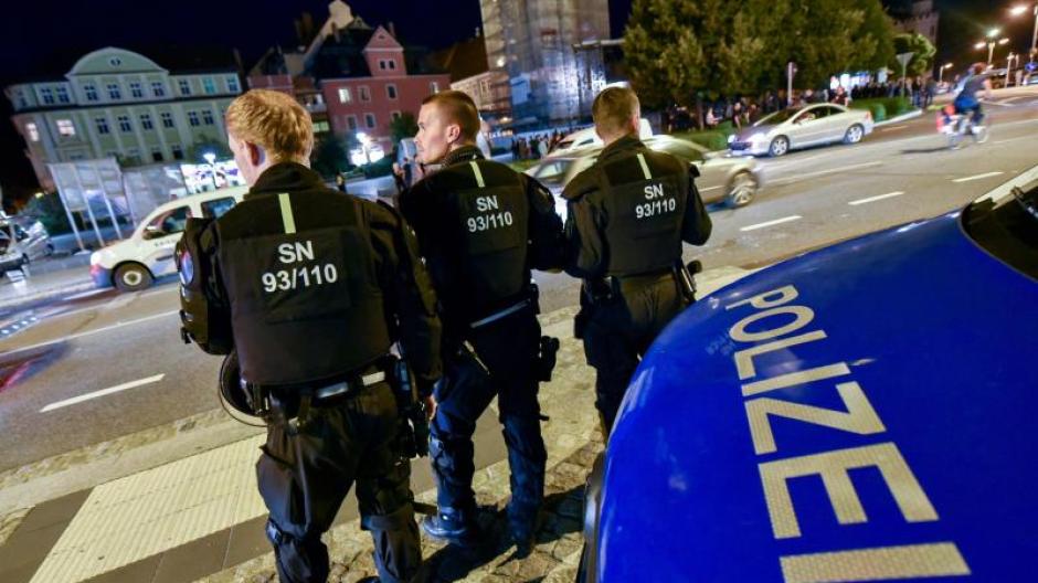 Polizei Weiter Im Einsatz Schwesig Fordert Konsequenzen Nach Krawallen In Bautzen Augsburger Allgemeine