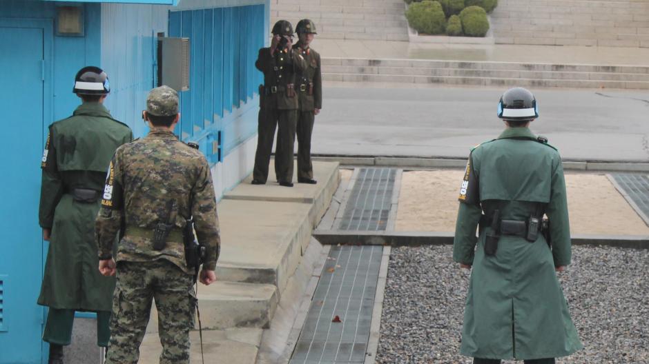 Nordkorea Wo Sich Die Koreanischen Feinde Auge In Auge Gegenuberstehen Augsburger Allgemeine