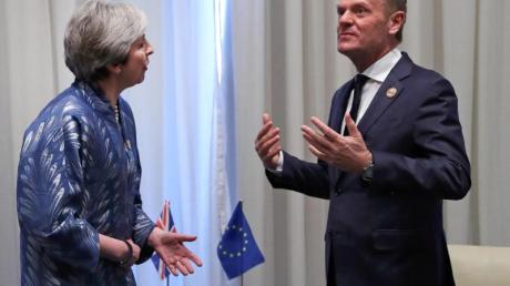 Theresa May und Donald Tusk bei einem Treffen in Scharm el Scheich im Februar.