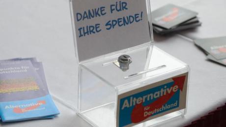Die Bundestagsverwaltung setzte Strafzahlungen in Höhe von über 400.000 Euro fest. Dagegen geht die AfD gerichtlich vor.
