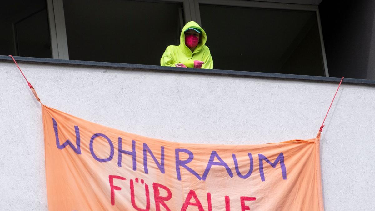 #Berlin: Vor 1. Mai Hostel in Berlin besetzt und friedliche Proteste