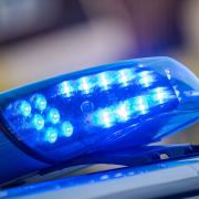 Weil ein Mann mit einem Messer in Augsburg herumlief, musste die Polizei ausrücken.