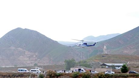 Der Hubschrauber beim Start mit dem iranischen Präsidenten Ebrahim Raisi an der iranischen Grenze zu Aserbaidschan.