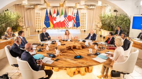 Die Staats- und Regierungschefs aus den sieben Industrienationen USA, Kanada, Großbritannien, Frankreich, Italien, Deutschland und Japan treffen sich im italienischen Borgo Egnazia bei Bari zu ihrem jährlichen Gipfel.