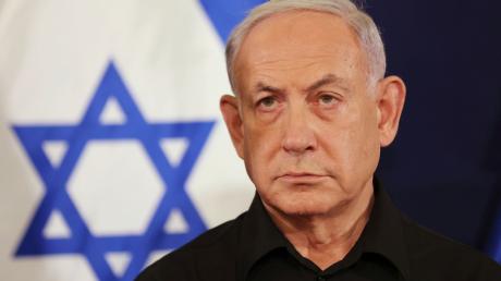 Benjamin Netanjahu, Ministerpräsident antwortet auf die Frage, ob er nach Ende der intensiven Kampfphase bereit sei, mit der Hamas eine Vereinbarung zu treffen, die eine Verpflichtung zur Beendigung des Krieges darstellen würde, mit Nein.